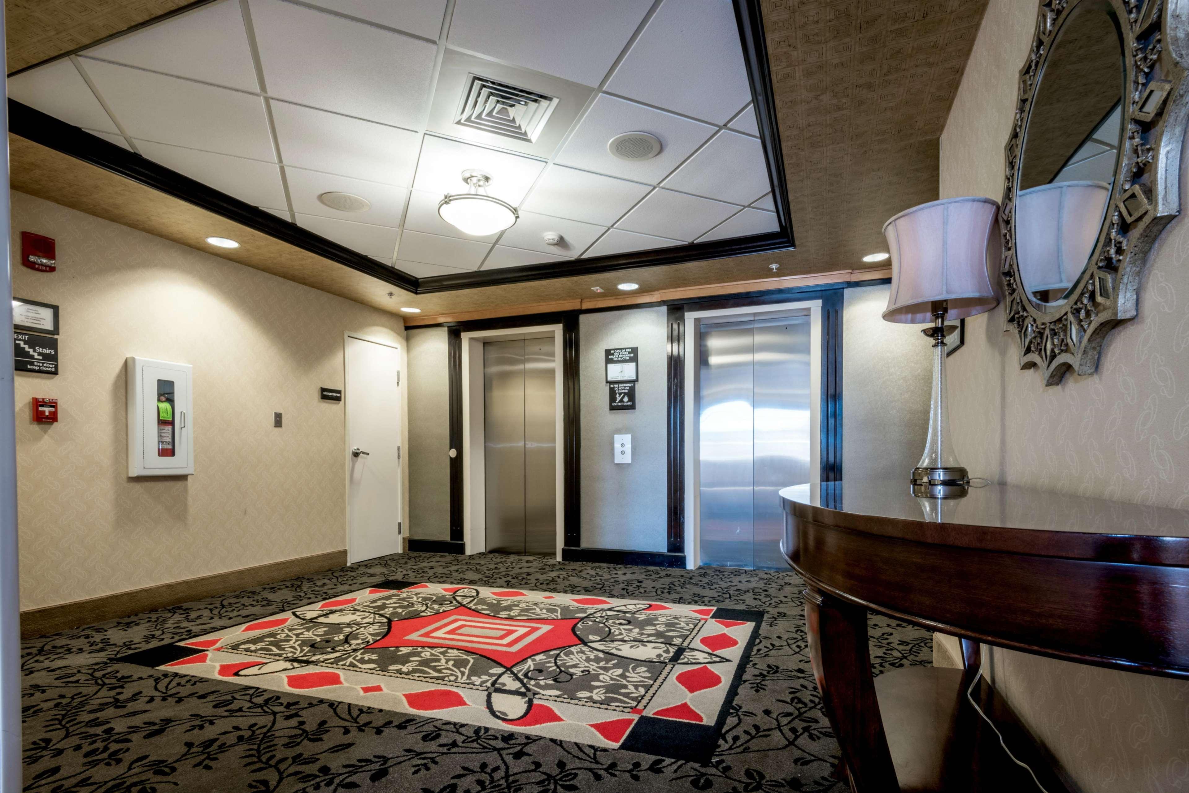 Hampton & Montgomery-downtown Hotel 3*