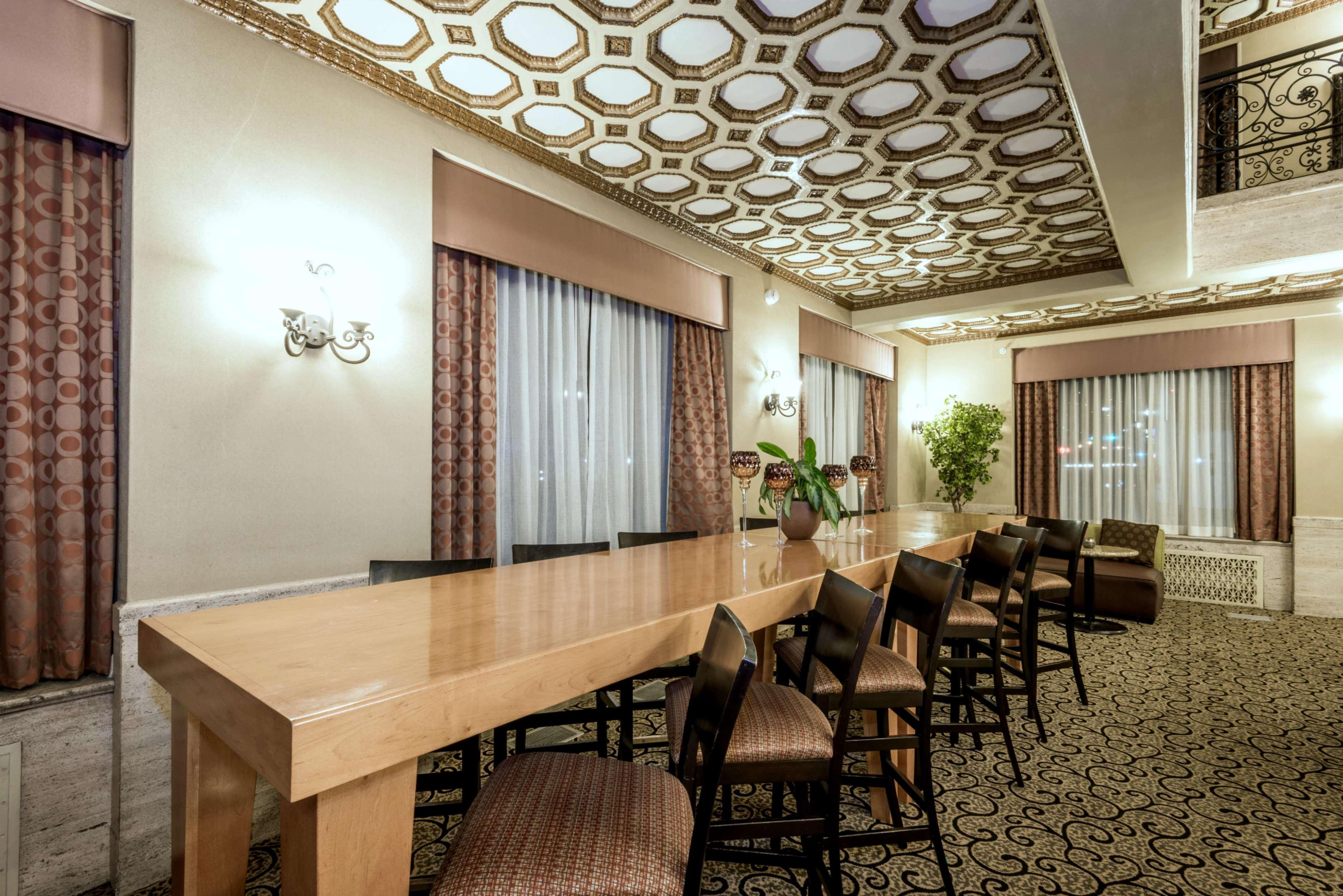Hampton & Montgomery-downtown Hotel